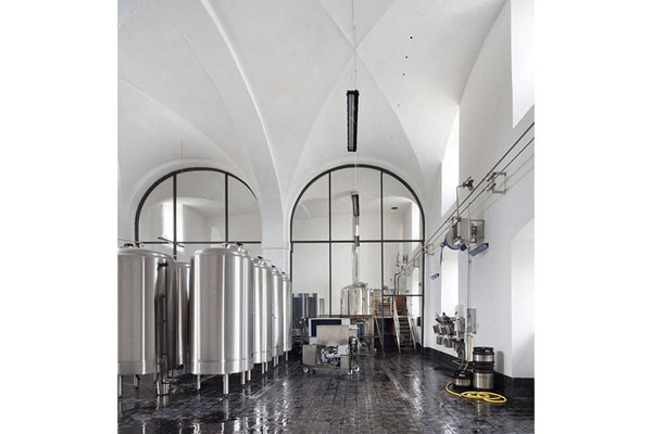 Pohled do haly kláštěrního pivovaru v Oseku