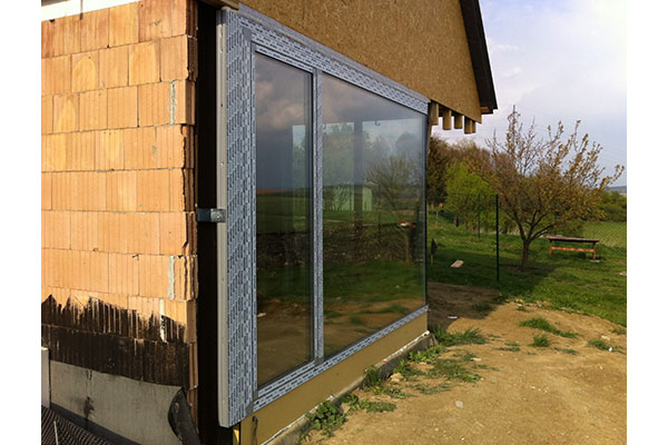 Rodinný dům Lhotka - montáž oken Slovaktual