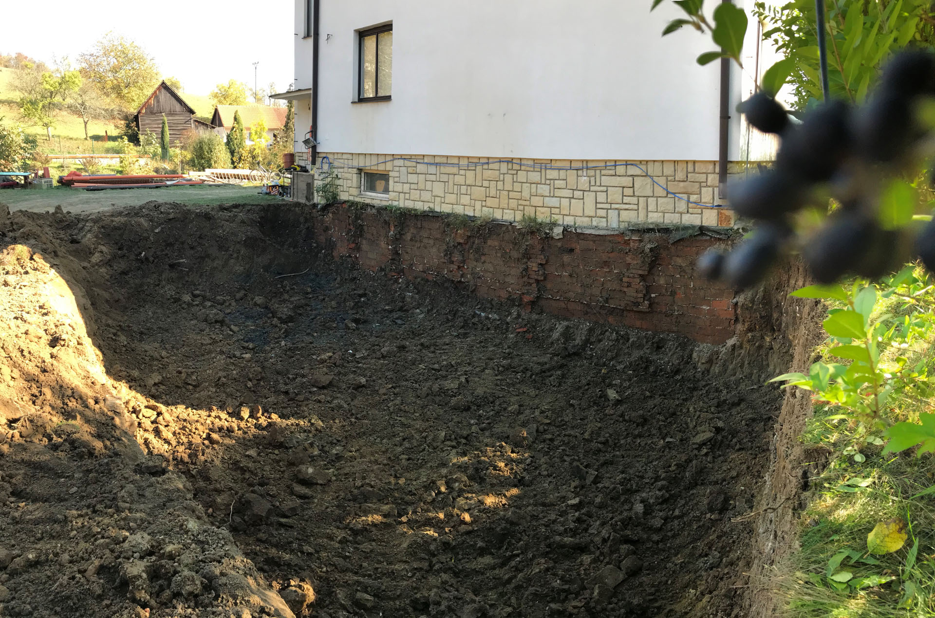 Výkopu pro suterén přístavby vily v Pozlovicích.