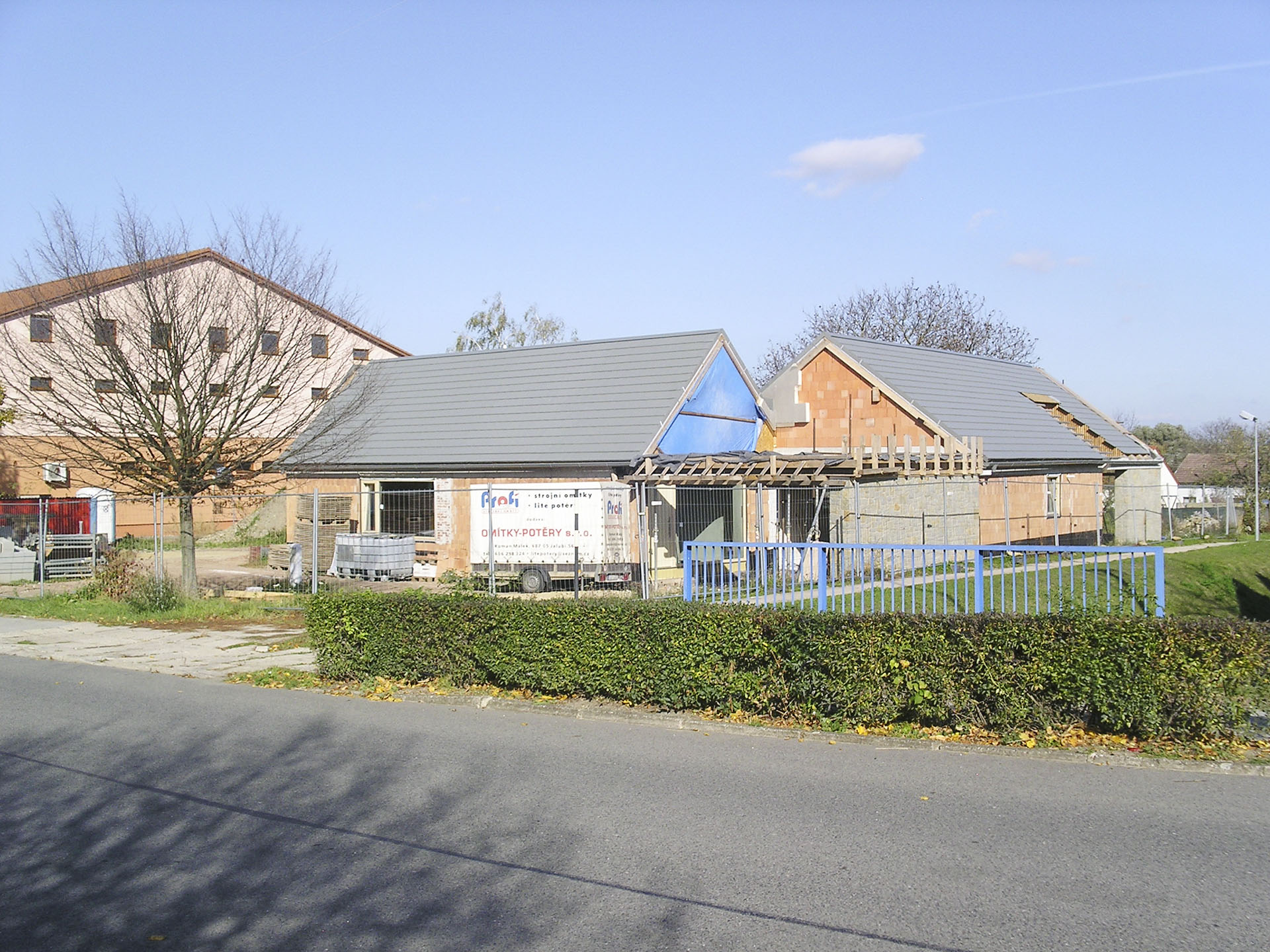 Rodinný dům ve Slavkově v kontextu ulice